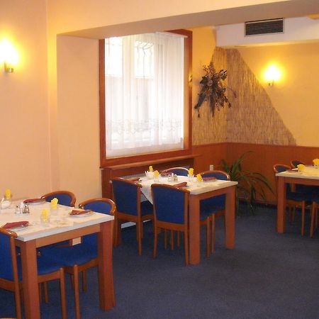 Hotel Forman Mladá Boleslav エクステリア 写真