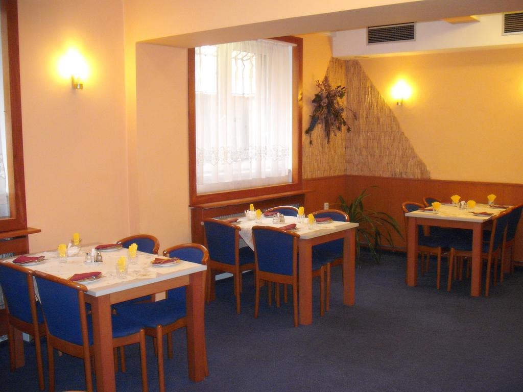 Hotel Forman Mladá Boleslav エクステリア 写真