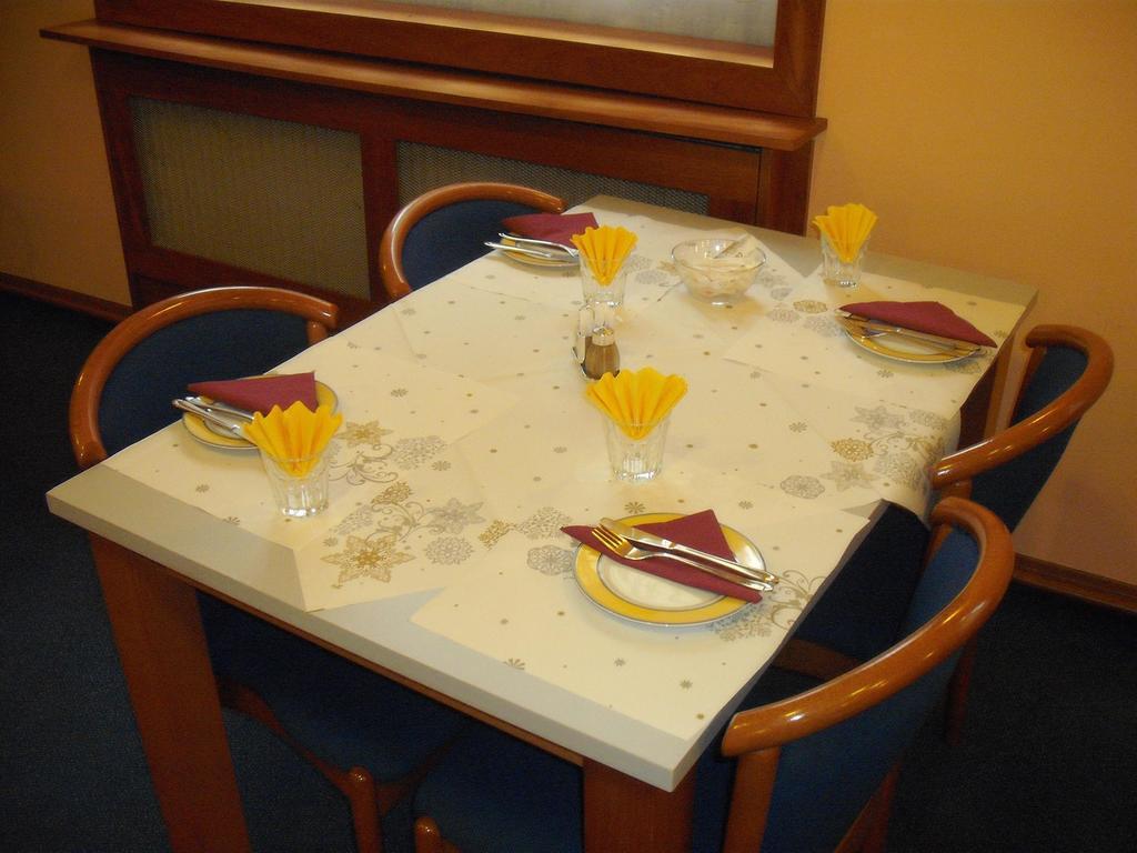Hotel Forman Mladá Boleslav エクステリア 写真